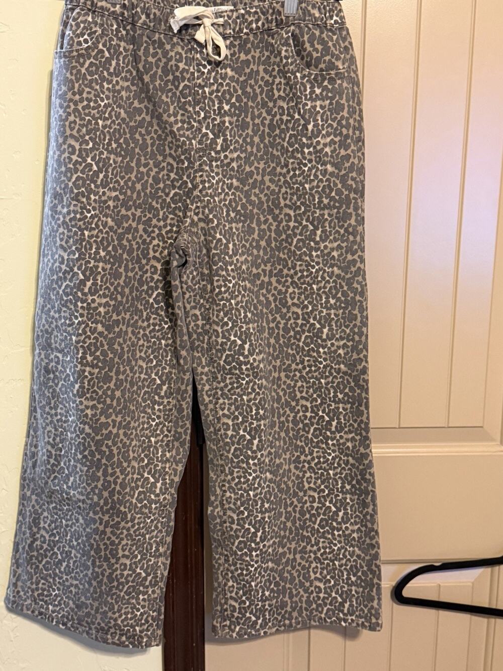 Charlotte By Cato Girls Size XL (18) Leopard Wide Leg Pull-on Pants